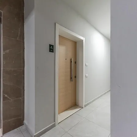 Apartment Mint By